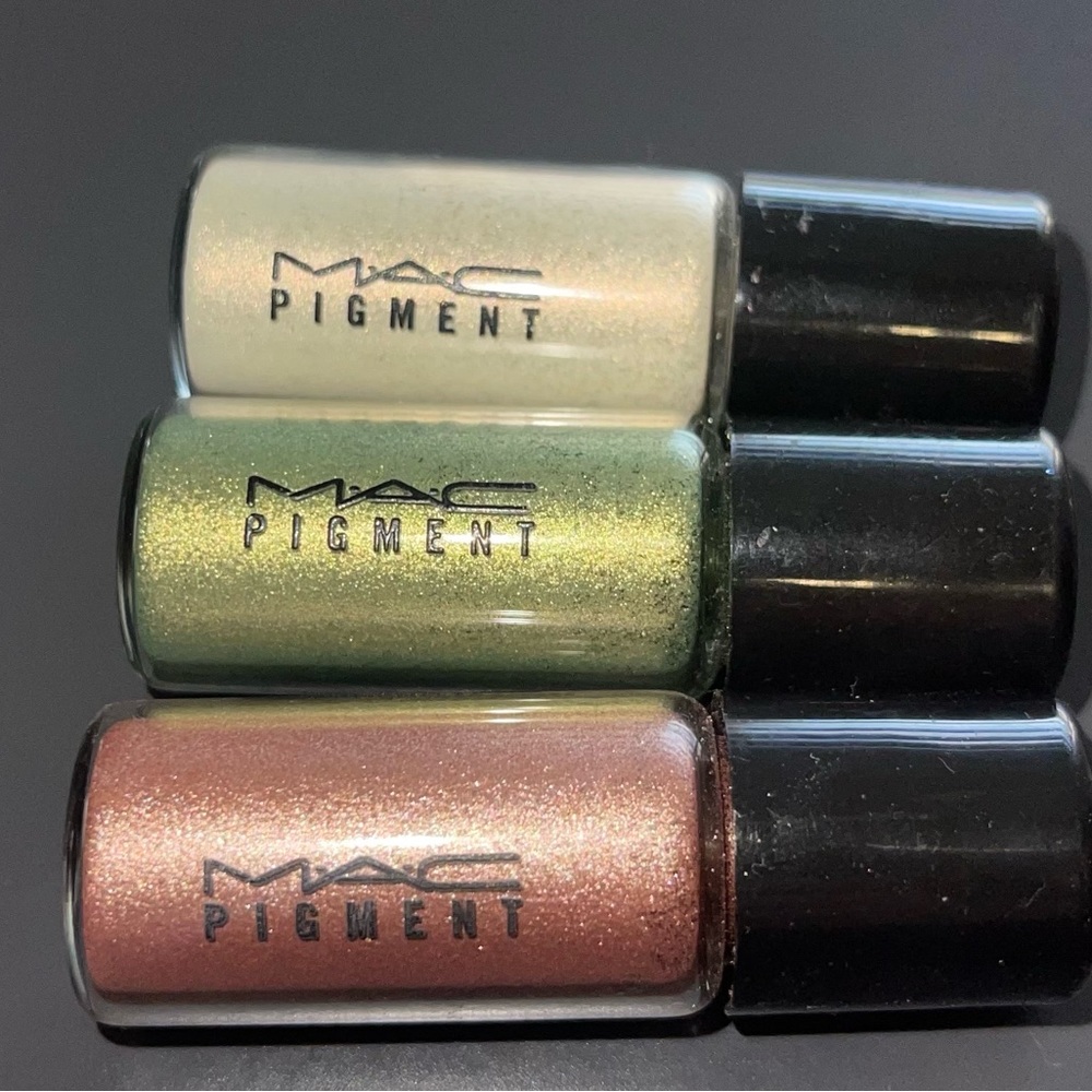 Max pigments